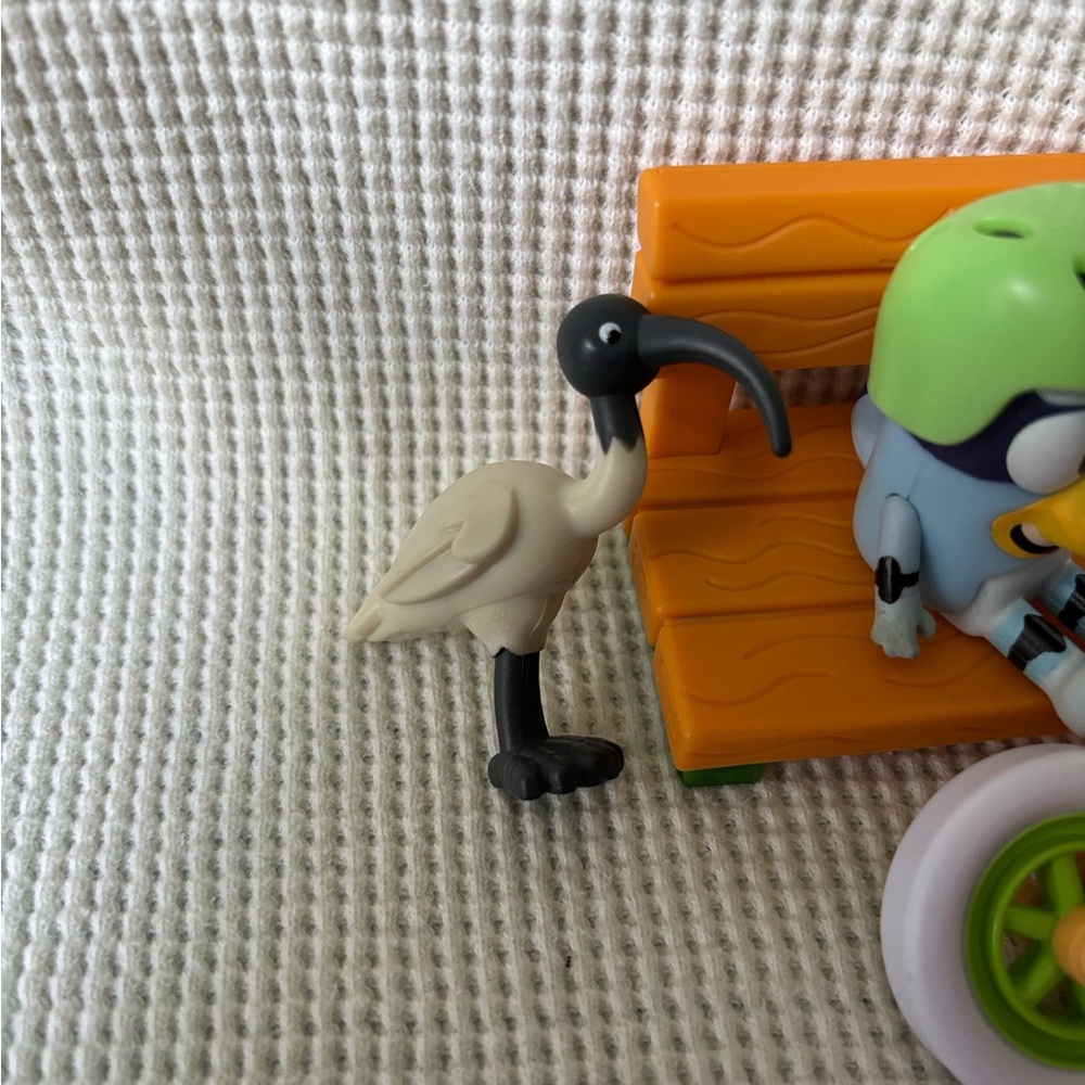 Bluey learns to ride Bicycle park figure & Bingo Ice Cream cart playset Lot - Picture 7 of 7